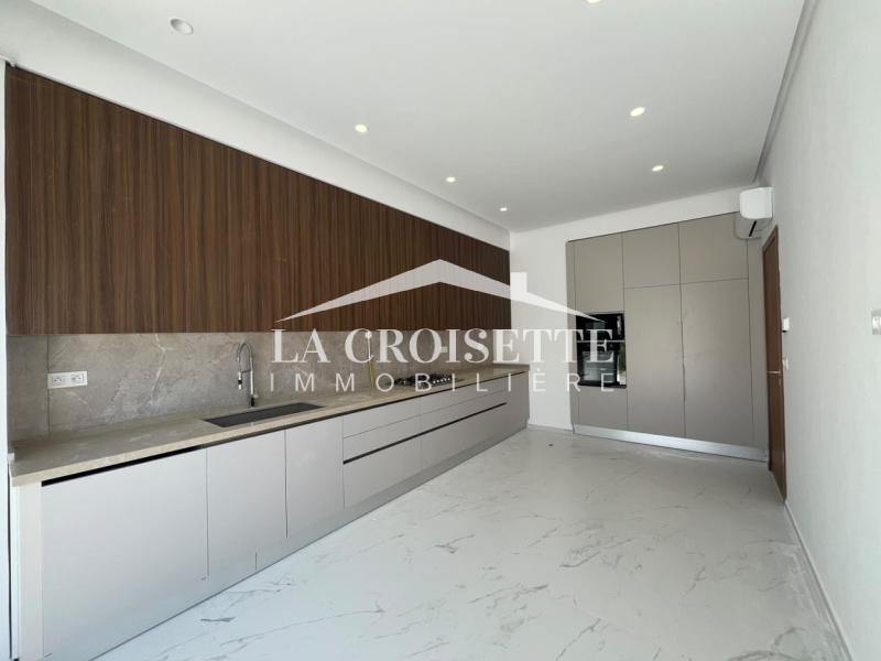Triplex S+4 avec piscine et vue sur mer à Gammarth